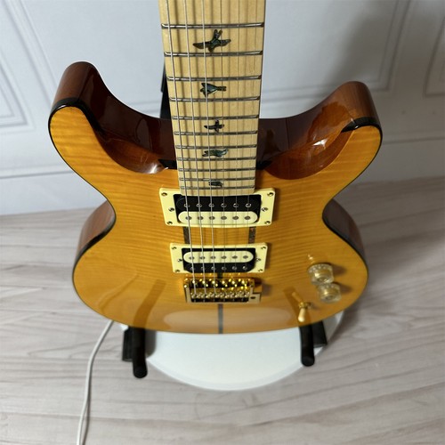 Guitarra eléctrica con tapa de arce llama amarilla de fábrica diapasón de arce herrajes dorados - Imagen 2 de 8