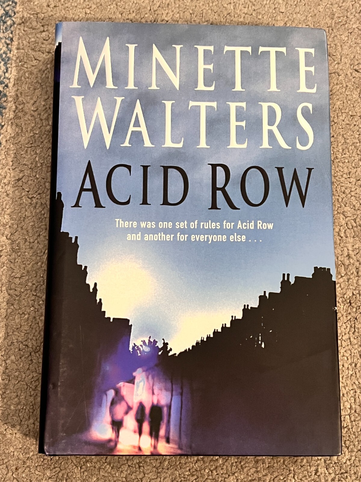 ACID ROW by MINETTE WALTERS - signed by the author (SB2404)