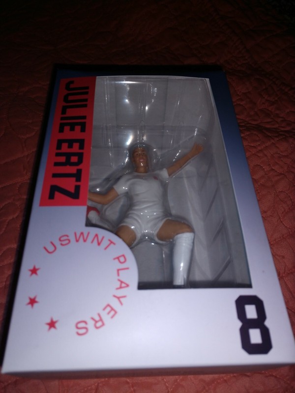 BRAND NEW! COLLECTOR'S US WOMEN'S NATIONAL SOCCER TEAM, JULIE ERTZ #8 FIGURE!