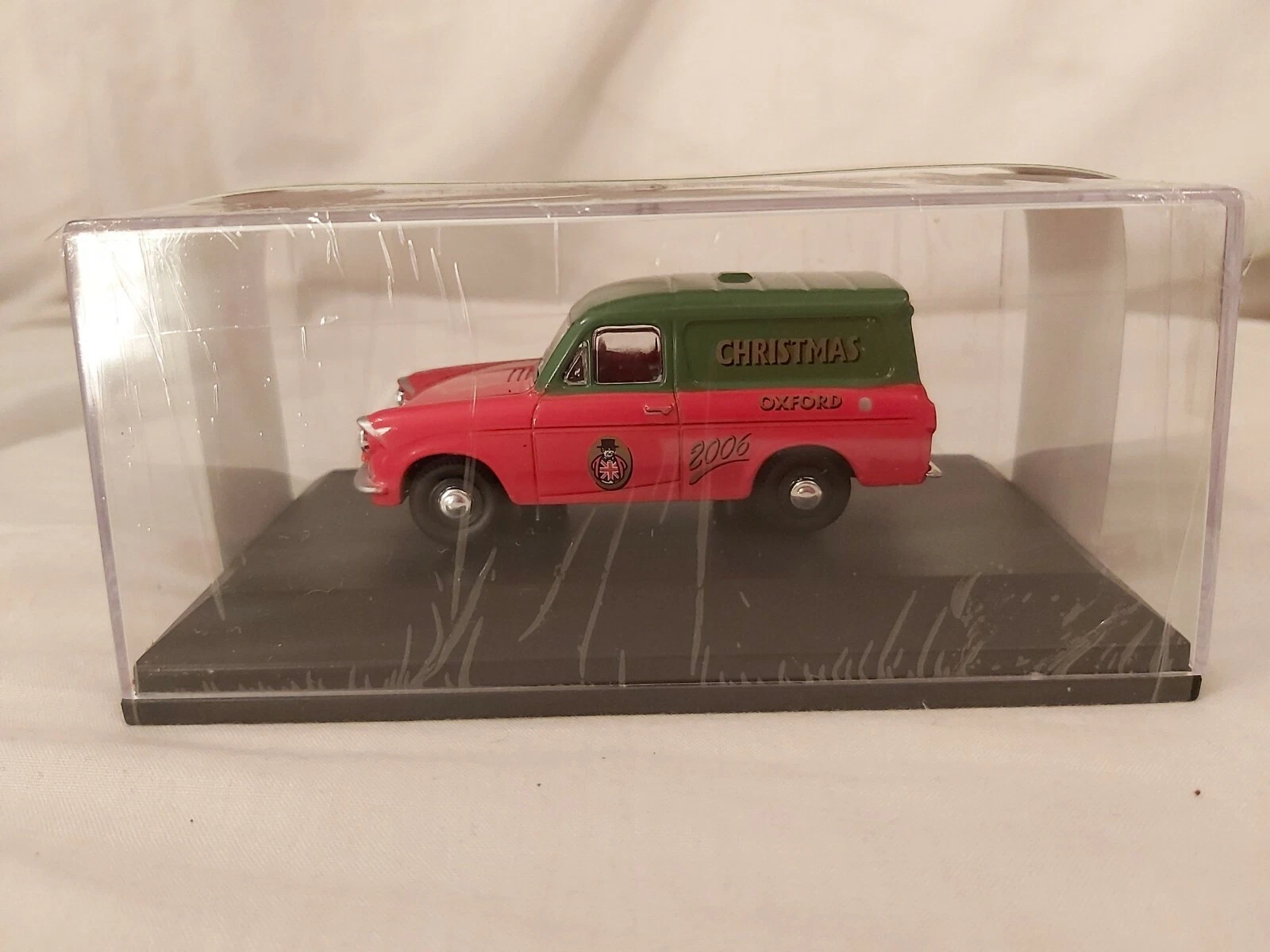 VANS Oxford Diecast scala 1:43 Ford Anglia Van edizione Natale 2006.