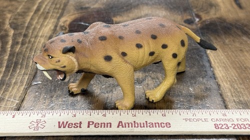 K&M International dinosaur model very hard to find Smilodon Mammal