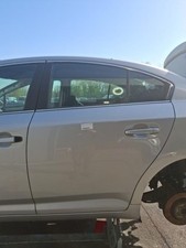 Porte arrière et accessoires Toyota AVENSIS