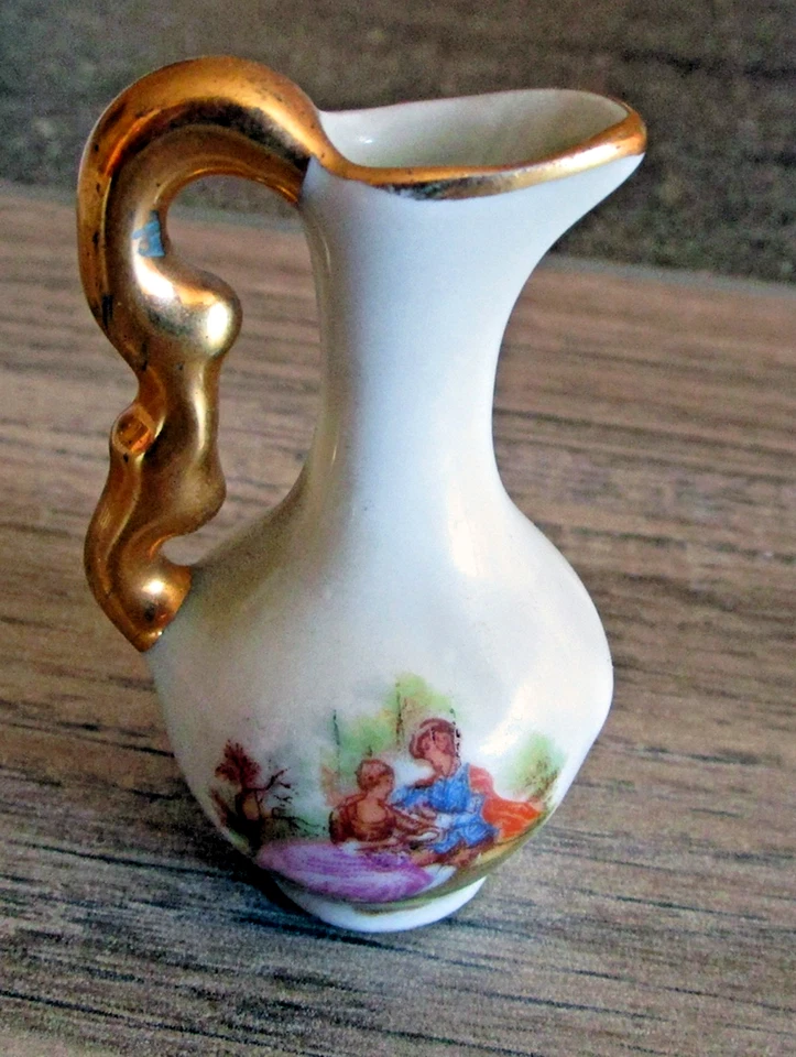 Pichet miniature en porcelaine de Limoges – France - Photo 1/3