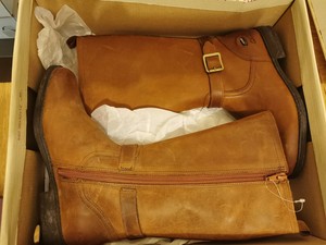 clarks boots size 2
