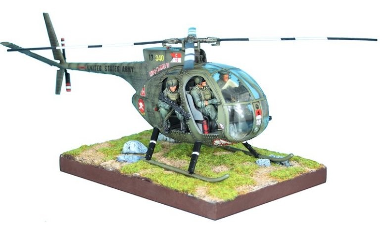 VN037 US OH-6A Helicopter w/3 Figures & Terrain Stand First Legion Model Vietnam