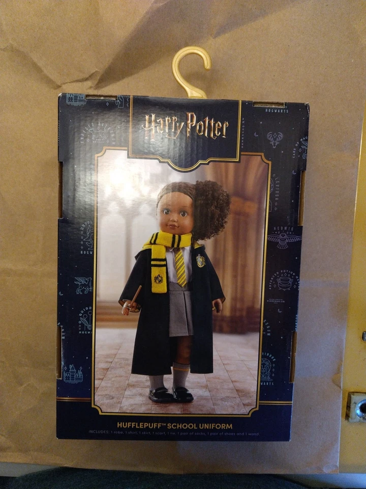 My Life as 18" Boneca HUFFLEPUFF HOGWARTS UNIFORME ESCOLAR 8 Peças Conjunto Harry Potter - Imagem 2 de 3