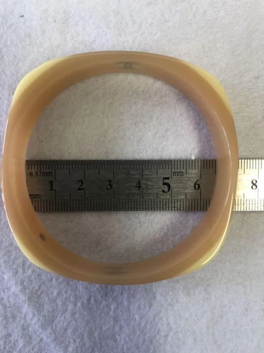 Brazalete brazalete CHANEL beige marca CoCo diámetro interior simple: 2,6 pulgadas Foto 3 de 4