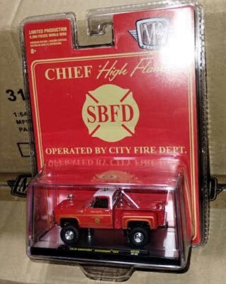 M2 Machines 1:64 1976 Chevrolet Scottdale 4X4 Release HS23 fire chef