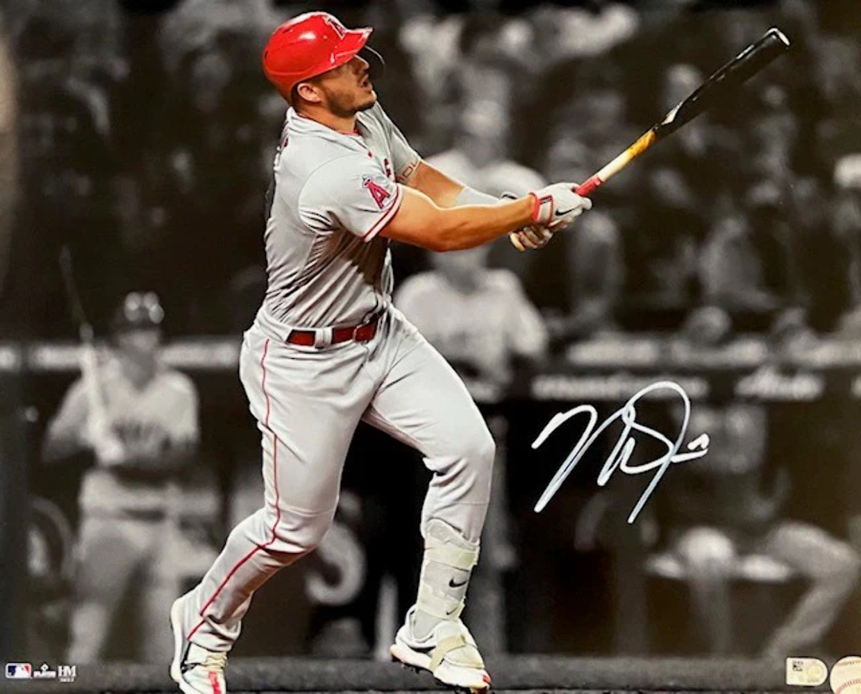 AUTHENTIC Mike Trout Signed Spotlight Batting 16x20 Photo Los Angeles