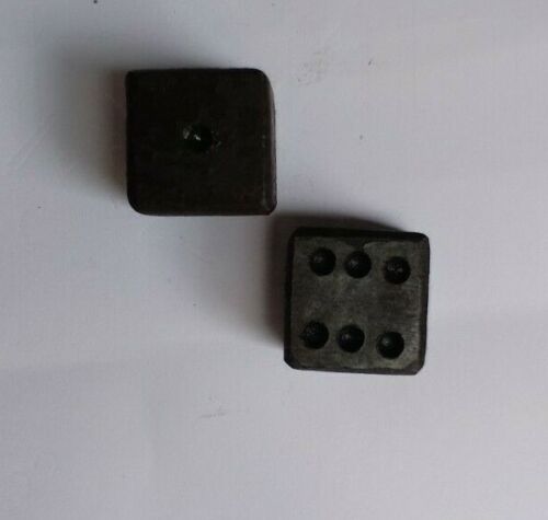 2 METAL DICE WITH LEATHER POUCH