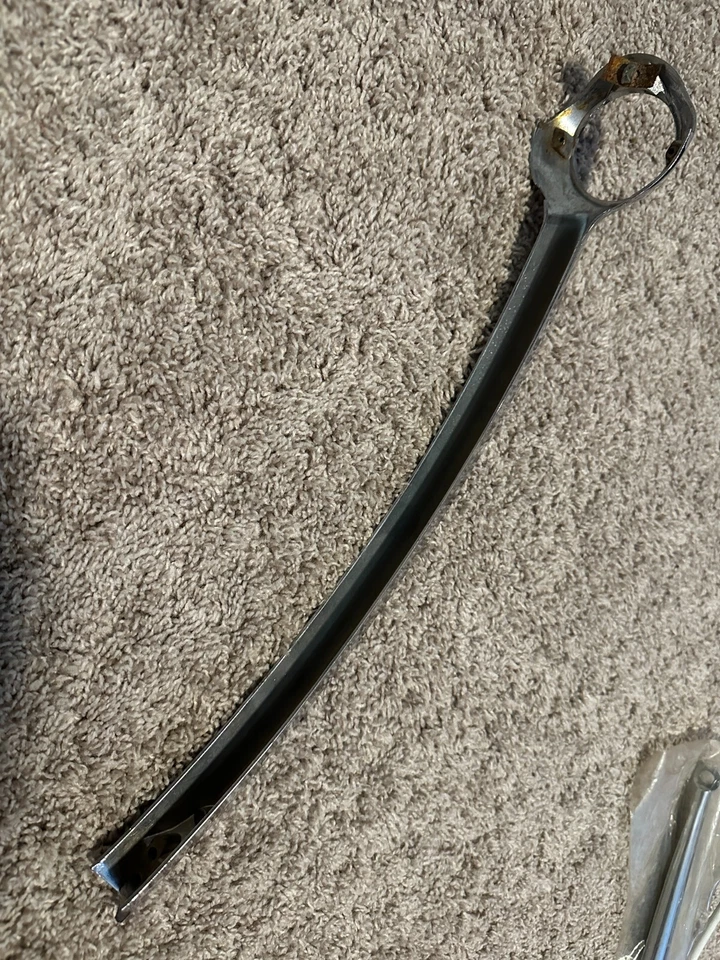 Paleta parrilla central Jaguar MK II (cromo) Foto 4 de 4