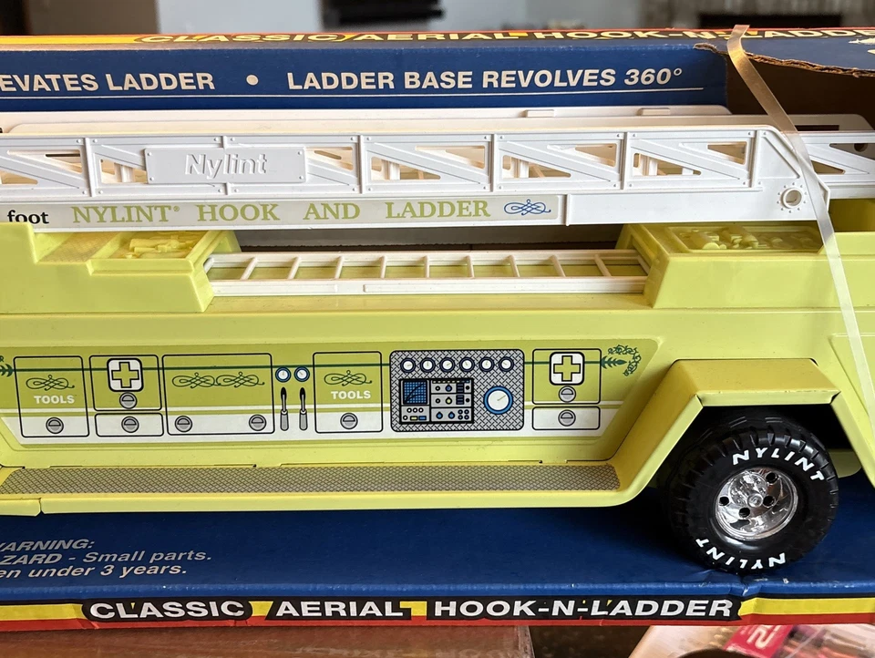 Nylint Classic Aerial Hook And Ladder Steel Toy Firetruck #543 Mint Cond. NIB - Image 4 of 4