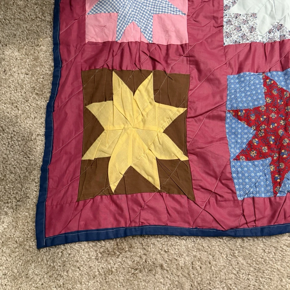 Colcha estrela vintage feita à mão rosa colorida Grannycore Cottagecore danificada 74x93 - Imagem 3 de 4