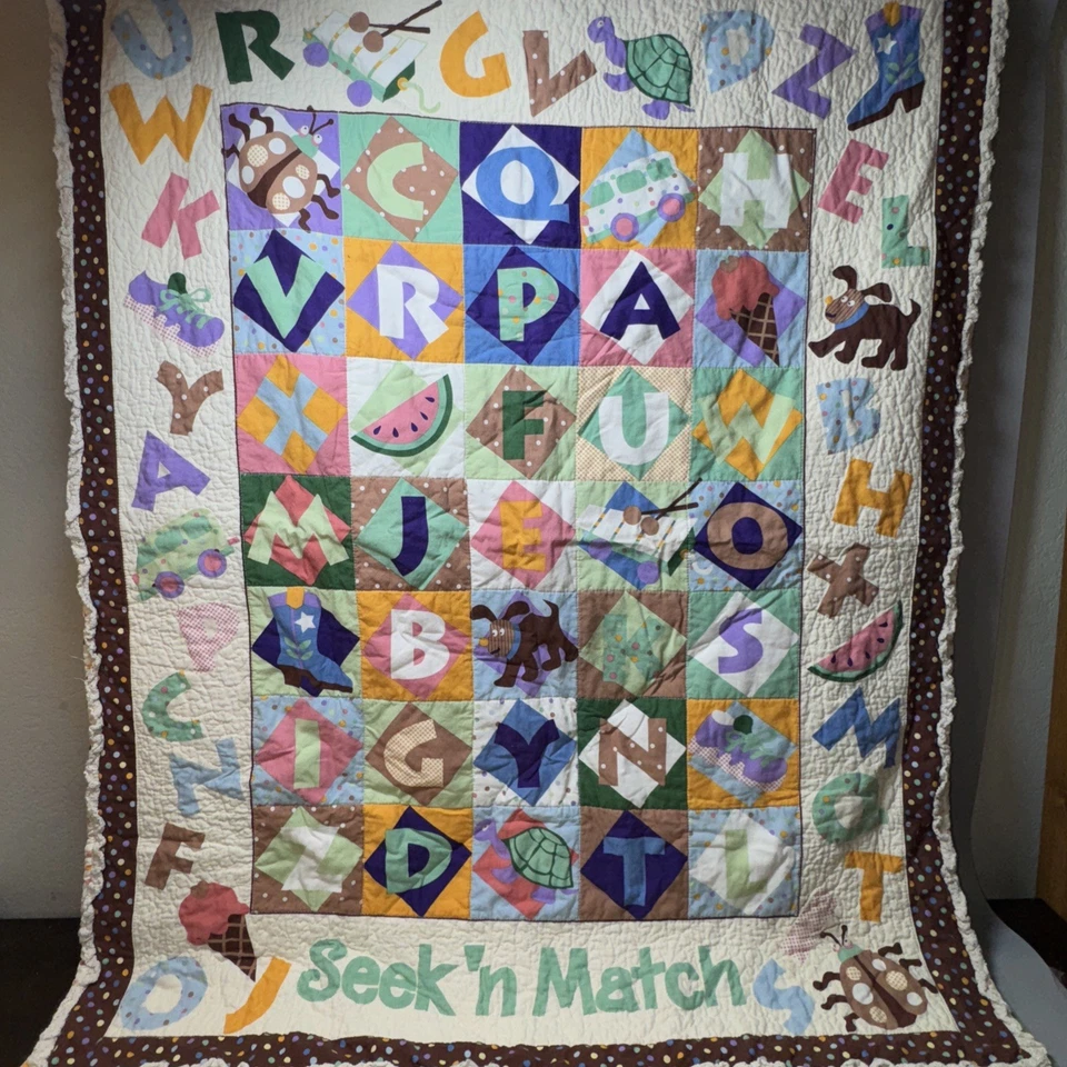Edredón reversible Match & Seek Nancy J Smith & Lynda Milligan 32 por 39 Foto 2 de 4