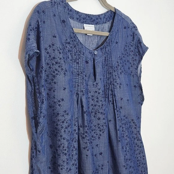 Liz Claiborne Blue Chambray Floral Top with Cap Sleeve Sz XL Blue Floral Blouse - Image 4 of 4