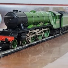Hornby R398 LNER Flying Scotsman A3 4-6-2 Locomotive 4472 Green OO Gauge Boxed