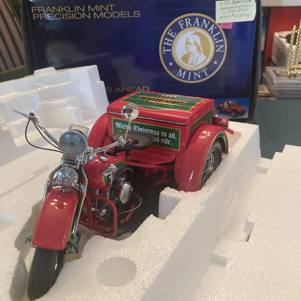 FRANKLIN MINT LIMITED EDITION 1947 HARLEY DAVIDSON SERVI-CAR 2004 CHRISTMAS BIKE - Image 4 of 4