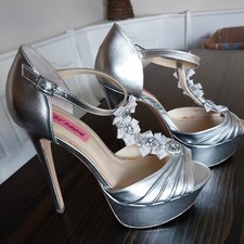 Betsey Johnson Silver Formal Elizabeth Stiletto Size 8.5 T-Strap Platform Heels