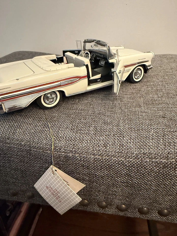 Pontiac Bonneville 1957 Franklin Mint convertible blanco escala 1:24 modelo de coche Foto 4 de 4