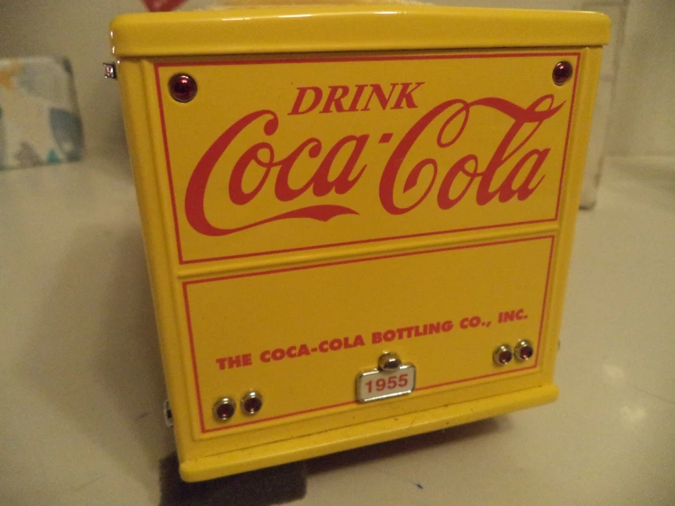 Danbury Mint Coca Cola 1955 Delivery Truck 1/24 Diecast Metal with Box - Image 3 of 4