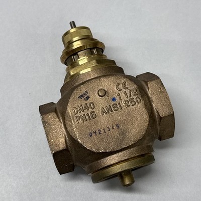 Johnson Controls VG7441RT Globe Valve, 2-Way, 1 1/2in 2Way NC Normally Closed