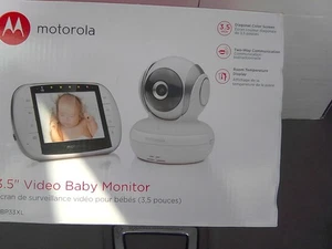 Motorola MBP33XL 3.5" Video Baby Monitor with Digital Zoom, Two-Way Audio and...