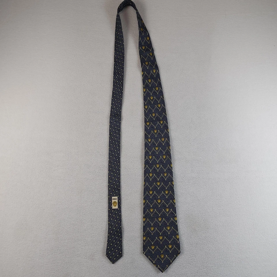 Gravata Gianni Versace masculina seda azul amarela padrão de cabeça de medusa luxo feita na Itália - Imagem 2 de 4