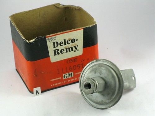 1937-1952 Pontiac Streamliner Chieftain NOS distributor vacuum 1116051