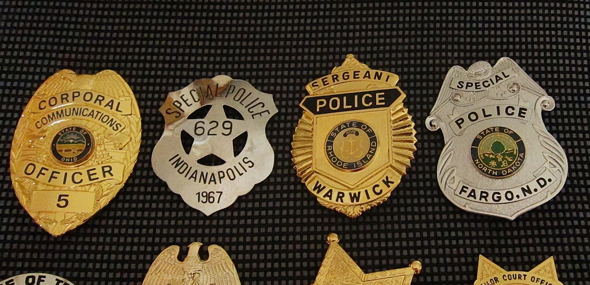 Obsolete badges, choose 6 x badges from 8 / 6 Abzeichen von 8 auswählen