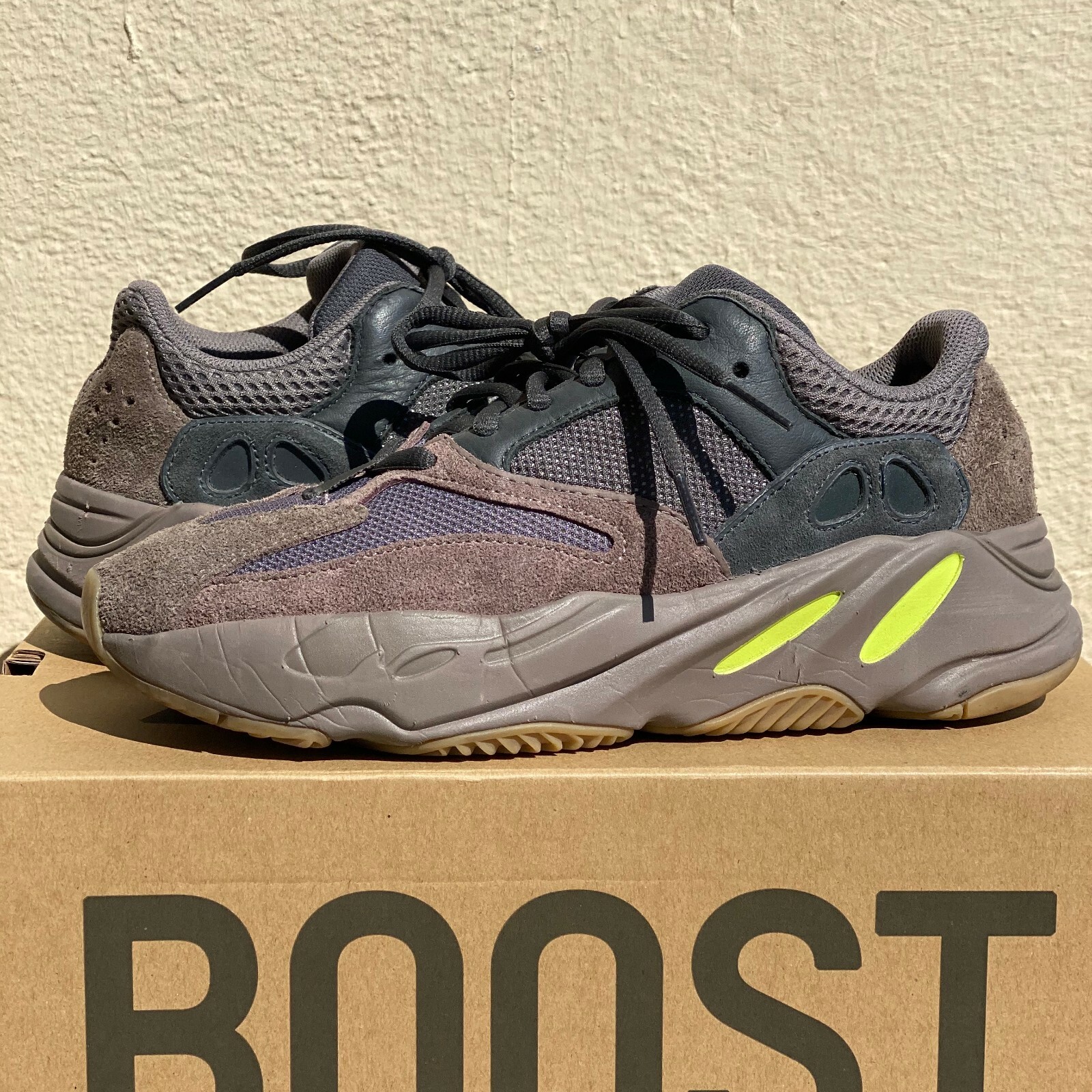 yeezy 700 mauve box