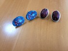 LOT OF 2 EARRINGS HONG KONG RED NUT CLIPS & OVAL PAINTED BLUE FOLK LORE LOOK-.9" — photo 2