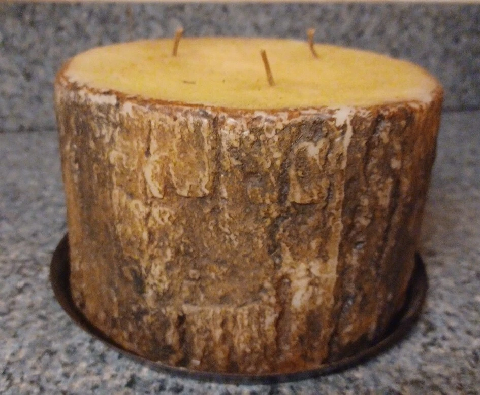 Gran tronco de árbol de velas de pilar de 3 mechas con acento plateado con plato de metal Foto 2 de 4