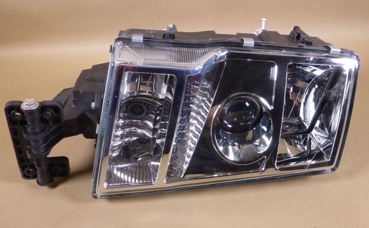 OEM GENUINE VOLVO 21001676 RH HEAD LIGHT LAMP FOR FM400 FH400 FM 