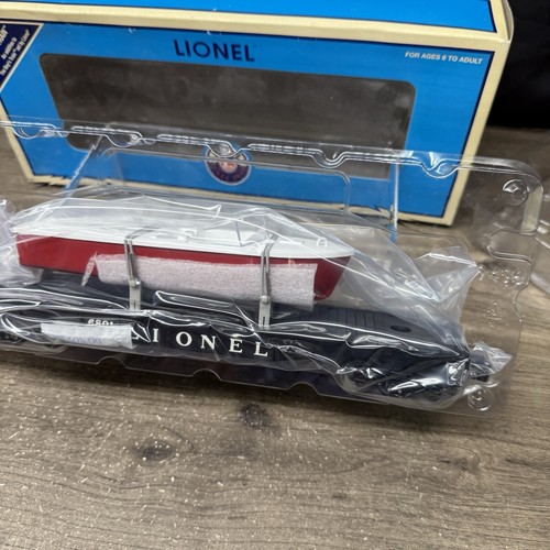 NUEVO O Calibre 3 Rieles Lionel 6-26078 Lionel Lines Coche Plano con Barco #6801 | Zustand: New