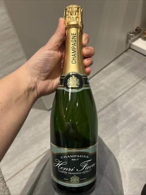 Henri Favre Brut NV Champagne, Les Roches Blanches REGION,  Champagne, France