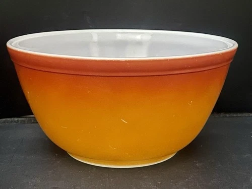 Vintage Pyrex FlameGlo Orange To Red Mixing Bowl 402 Ovenware 1.5 Qt USA