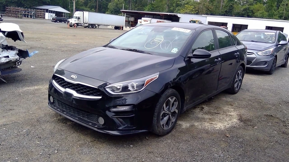 Brazo limpiaparabrisas derecho lado pasajero Kia Forte 2019 Foto 2 de 4