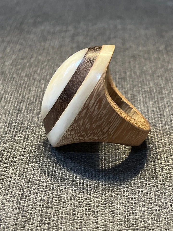 Anillo Vintage Grande Ovalado Madera Y Madreperla Talla 9 Foto 4 de 4