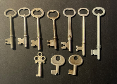 Vintage Lot Of 10 Skeleton Keys- Various & Unique Sizes 