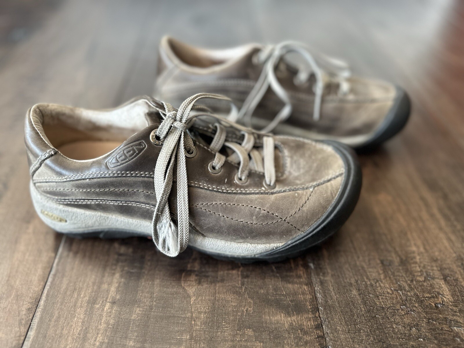 Scarpe donna Keen Toyah taglia 7 5 grigio marrone escursionismo Oxford atletica trail usate