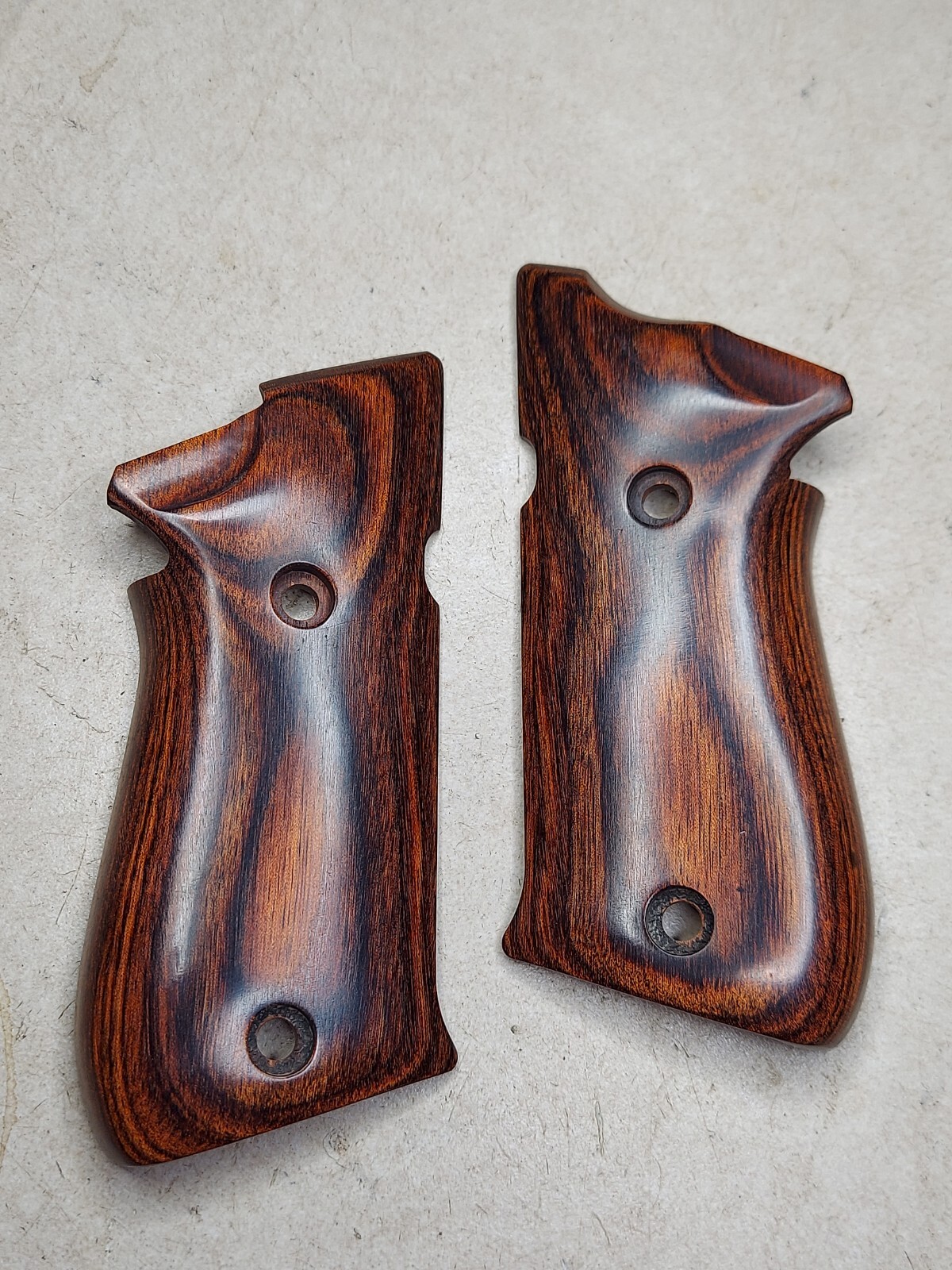 Deep Grips SIG P220 Griffe - Walnuss Holzgriffe Mit Messing Logo