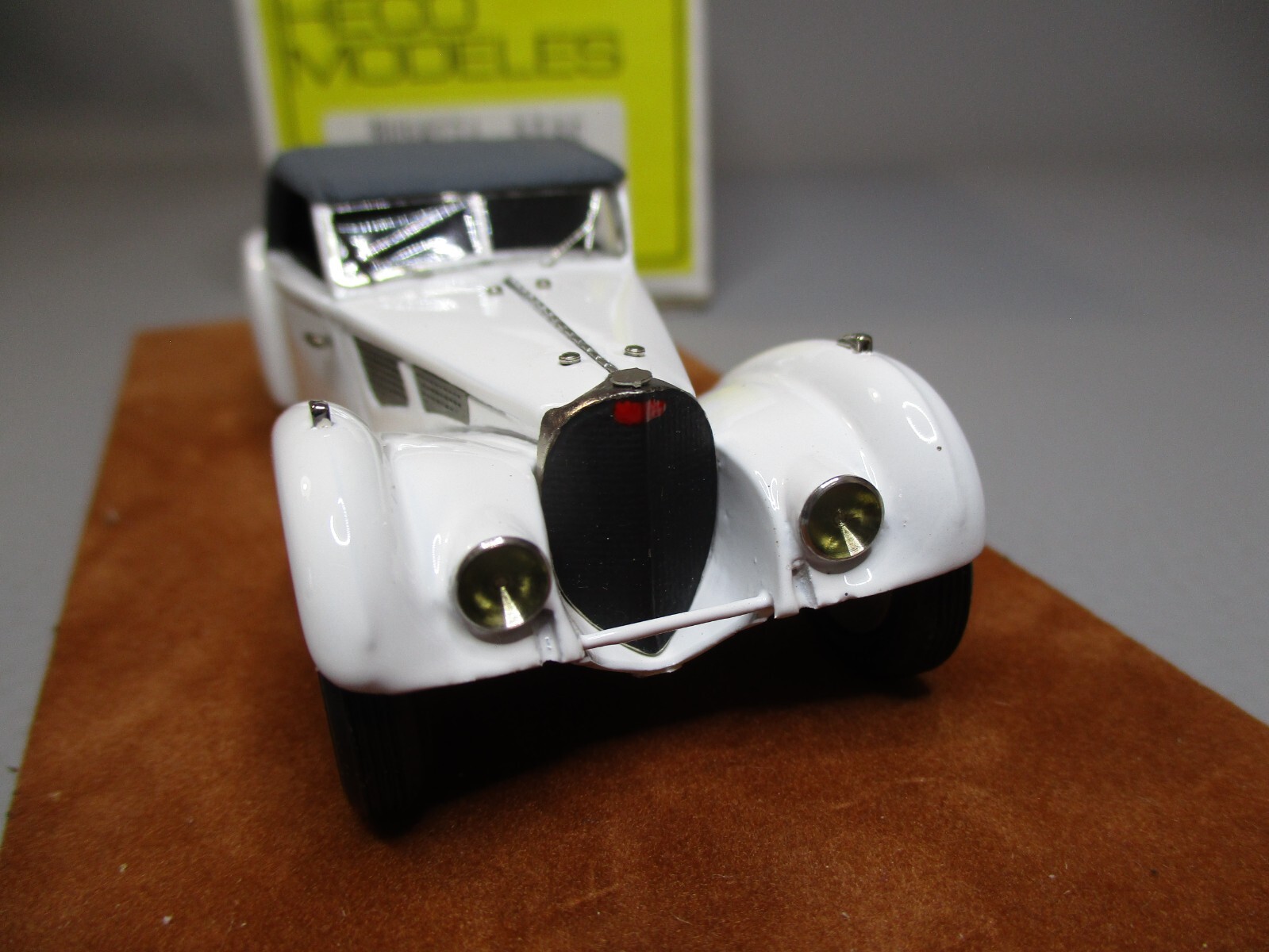Miniature Heco Modeles 1/43 – Bugatti 57 SC Van Vooren (Blanc, Van)