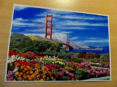 Postkarte: Schöne Blumen umarmen Eingang zur Golden Gate Bridge San Francisco