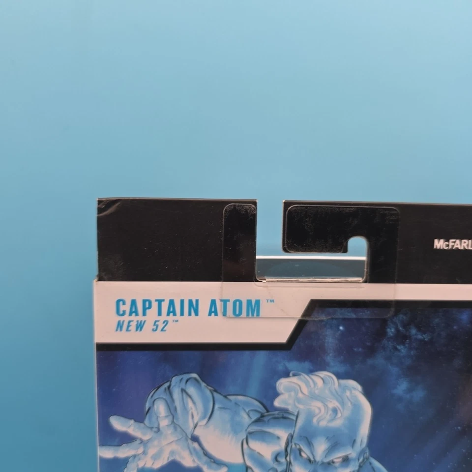 Figura de acción Mcfarlane DC Multiverse “Captain Atom” Gold Label 7" nueva sellada Foto 3 de 4