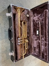 Yamaha YTR-2335 Gold BB Trumpet with Hard Case and Mouthpiece