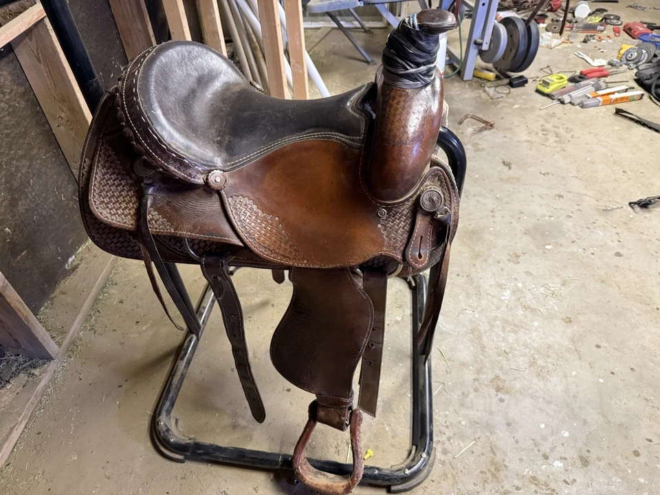 Circle Y Team Roping Saddle 15 Inch Seat - Image 3 of 4