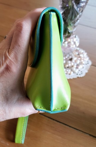 Cartera de muñeca de cuero grueso verde lima/aguacate y aguamarina LODIS con correa desmontable - Imagen 6 de 9