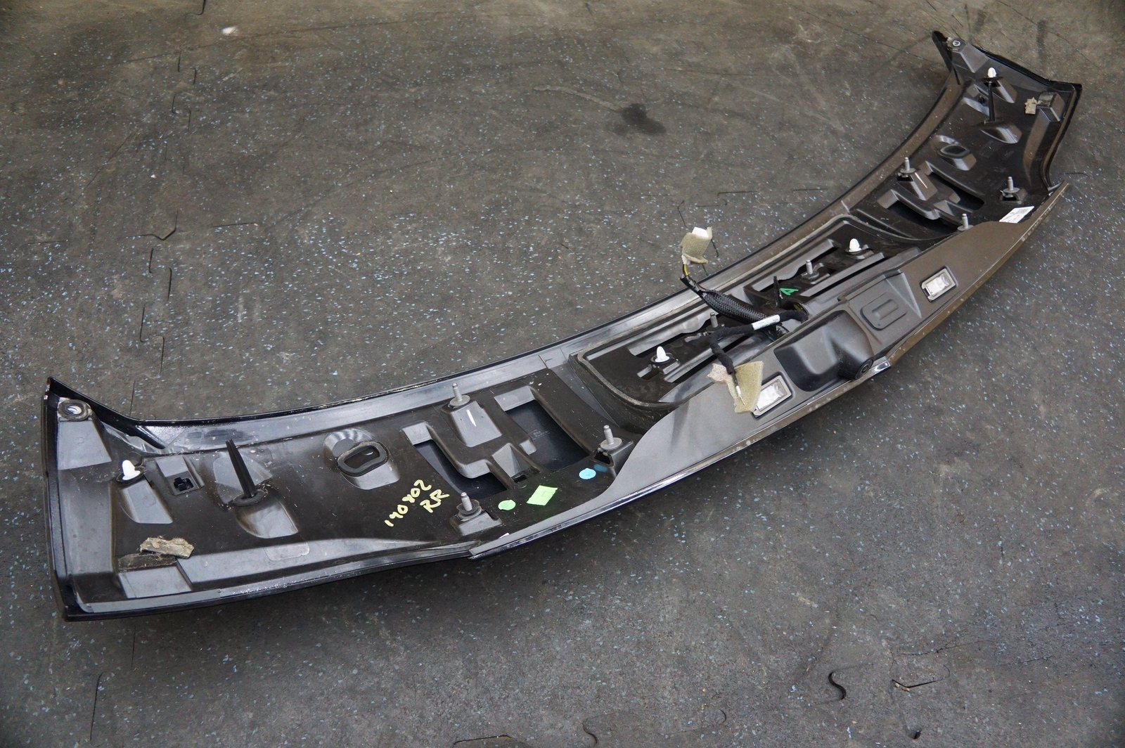Rear Lower Lift Gate Spoiler Panel Camera 670119719 OEM Maserati Levante 2017+