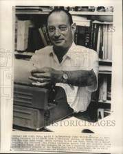 1963 Foto Stampa Nathan F. Leopold che lavora al suo libro nella sua casa di San Juan