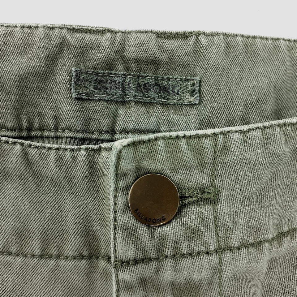 Pantalones Cortos de Jean Billabong Para Mujer Verde Denim Talla 14 Desteñido Desteñido Dobladillo con Puños Foto 2 de 4